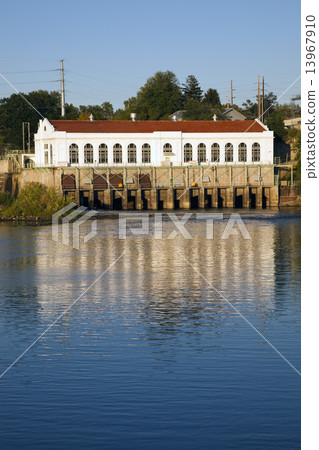 Dam in Wisconsin Dells 13967910