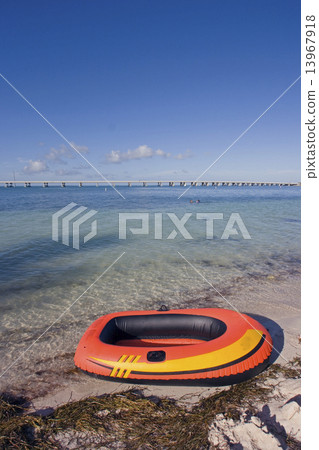Pontoon waintin on the beach Pontoon waintin on the beach 13967918