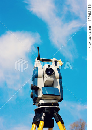 Theodolite looking up Theodolite looking up 13968116