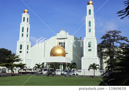 Mosque in downtown of Colombo 13969639