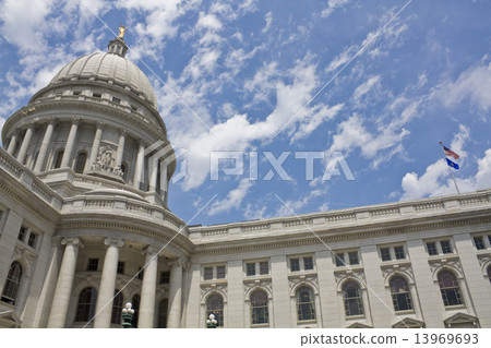 Madison, Wisconsin - State Capitol 13969693