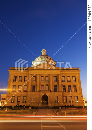 Old courthouse in Lincoln, Logan County Old courthouse in Lincoln, Logan County 13969751