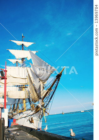 Ship seen in Chicago Ship seen in Chicago 13969784