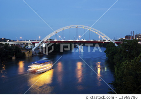 Bridge in Nashville 13969786