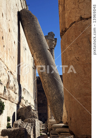 Baalbek ruins 13969848