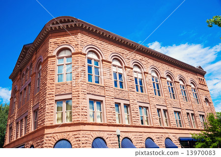 Historic building in Aspen 13970083