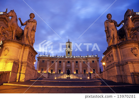 Equestrian Statue of Marcus Aurelius and Comune Roma Gabinetto S Equestrian Statue of Marcus Aurelius and Comune Roma Gabinetto S 13970281