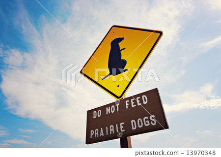 Do not feed Praire Dogs 13970348