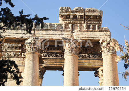 Baalbek ruins 13970354