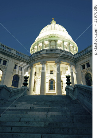 State Capitol Building in Madison, Wisconsin 13970686