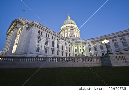 State Capitol of Wisconsin 13970786