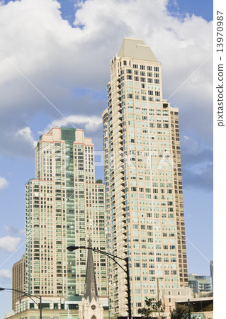 Apartment buildings in Chicago 13970987