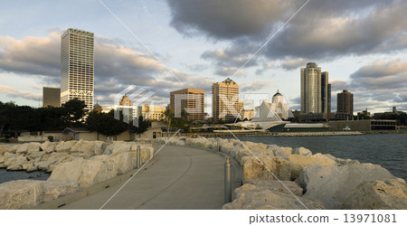XXXL Morning in Milwaukee 13971081