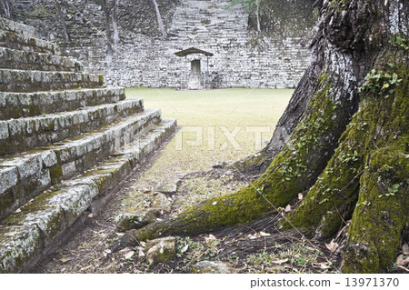 Ruins of ancient Copan 13971370