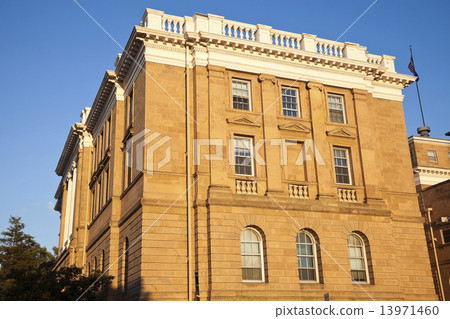 University of Wisconsin 13971460