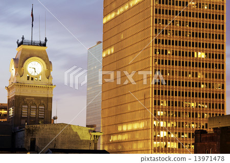 Historic city hall in Louisville 13971478