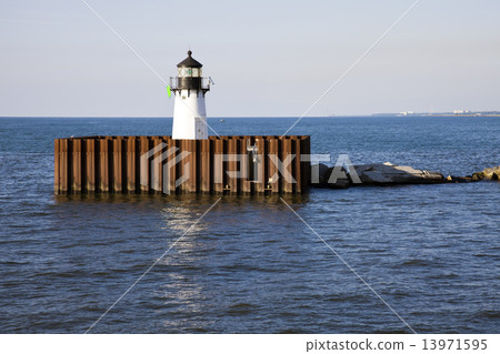 Cleveland Harbor East Pierhead 13971595