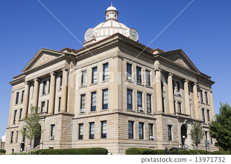 Old courthouse in Lincoln, Logan County 13971732