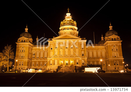 Des Moines, Iowa - State Capitol Building 13971734