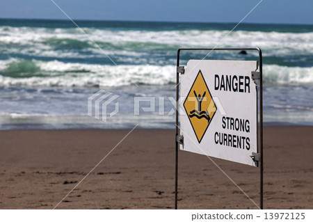 Danger - strong currents 13972125
