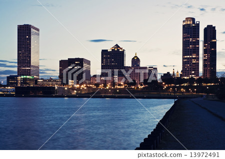 Night in Milwaukee 13972491