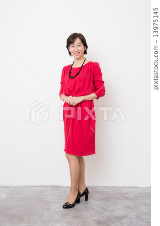 30多歲的女性 30多歲的女性 13975145