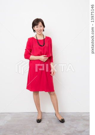 30多歲的女性 30多歲的女性 13975146