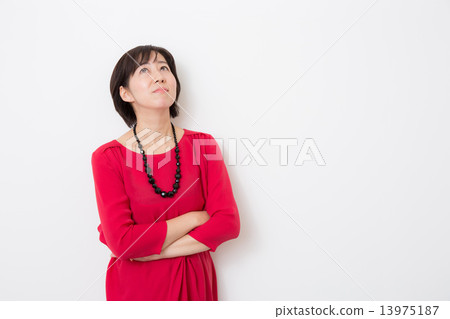 Angry woman in her 30's 13975187