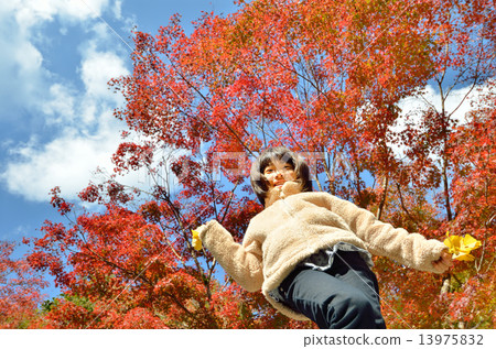 Girls (autumn leaves) Girls (autumn leaves) 13975832