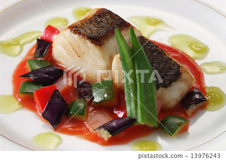 烹調西餐烹調魚烹調鈴木Teppan烤魚食物 烹調西餐烹調魚烹調鈴木Teppan烤魚食物 13976243