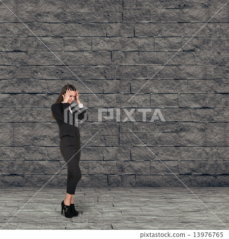 Businesswoman think 13976765