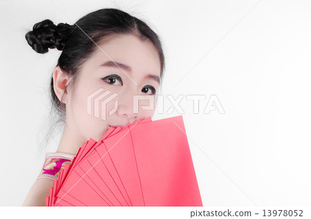 pretty chinese young woman holding red envelopes for happy chine 13978052