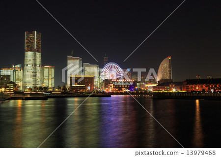 Evening scenery of Yokohama Minato Mirai 13979468