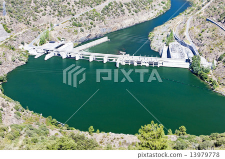 Valeira Barrier, Douro Valley, Portugal 13979778