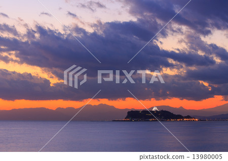 Evening view of Enoshima 13980005
