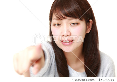 一個女人應該受到指責 13980055