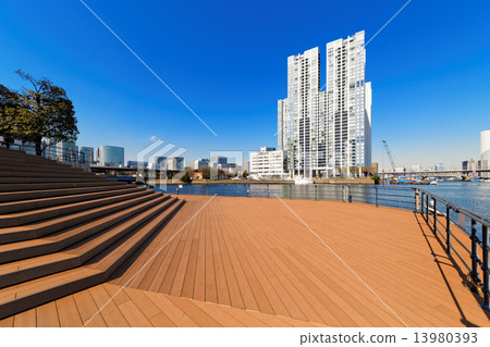 Tennozu Isle's Boardwalk and World City Towers 13980393
