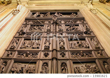 Russian orthodoxy cathedral temple interior 13981621