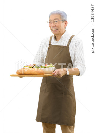 Cooking image of white back senior male Cooking image of white back senior male 13984487