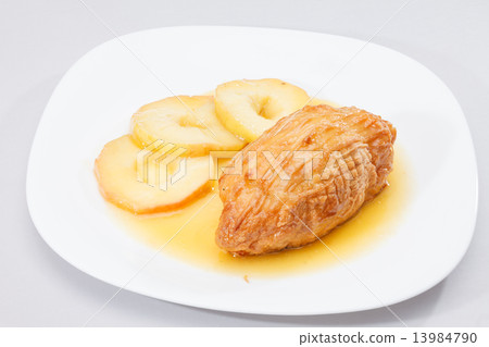 chicken with apple. 13984790