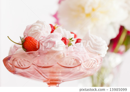 berry dessert 13985099