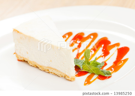 cheesecake with caramel cheesecake with caramel 13985250