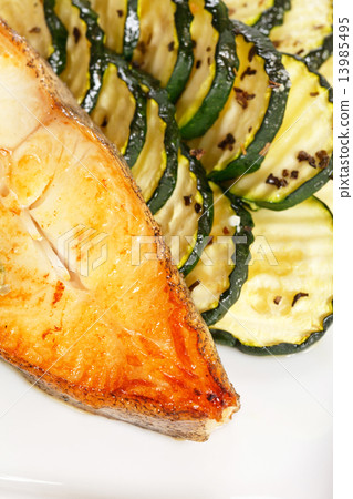 fish with vegetables 13985495