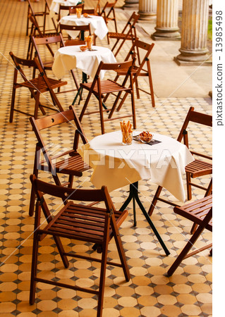 outdoor cafe 13985498