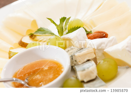 Cheese plate 13985870
