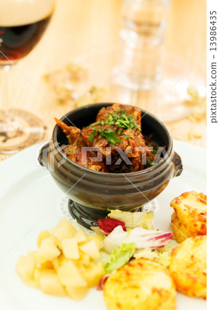 meat in the pot 13986435