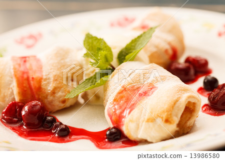 buns with cherry 13986580