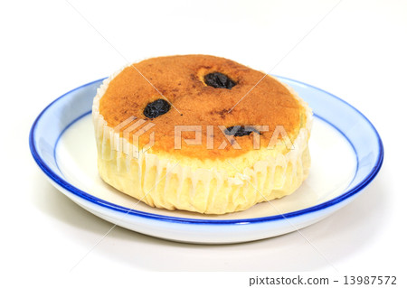 Sponge cake with currants 13987572