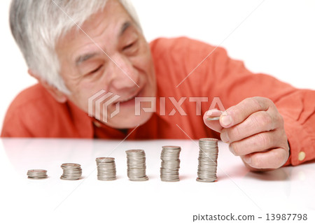 增加儲蓄的老年人 增加儲蓄的老年人 13987798