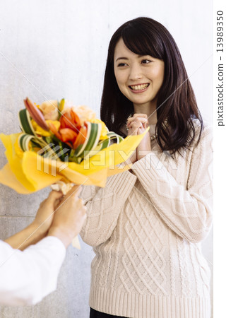 A man who hands a bouquet A man who hands a bouquet 13989350